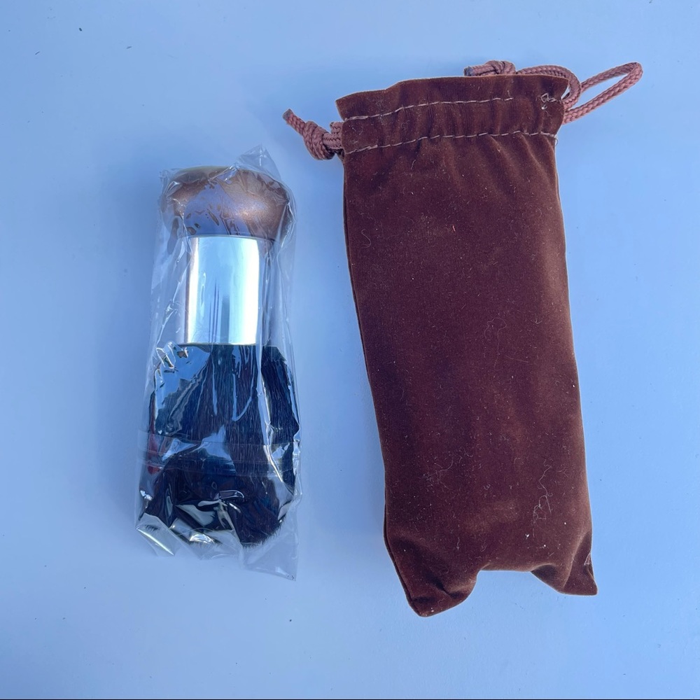 NWOT Arbonne makeup brush